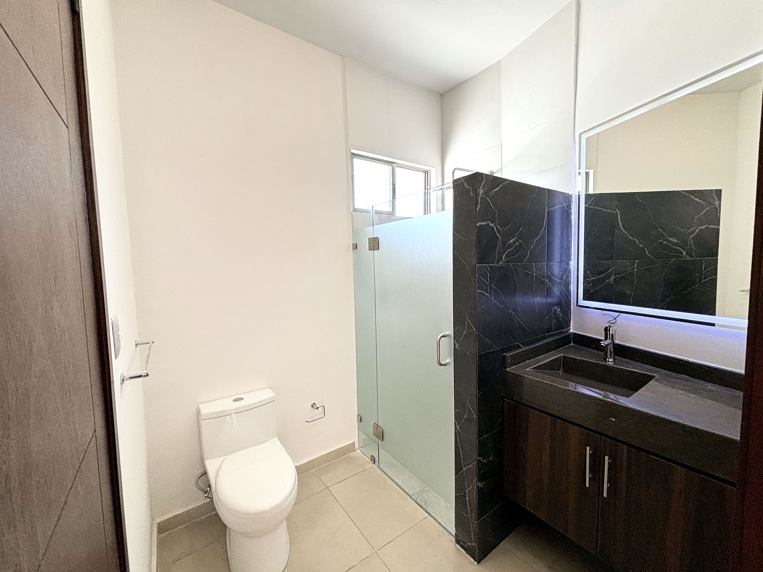 Baño area de home office o GYM o recamara Jr